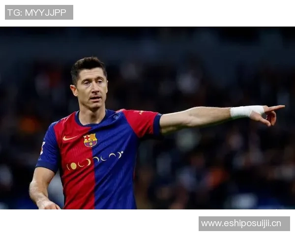 马卡电台报道莱万将在37岁时与巴萨不续约离队已成定局