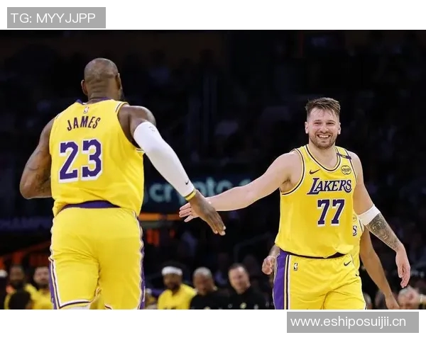 德隆谈东契奇与詹姆斯关系不佳未扶摔倒事件引发热议