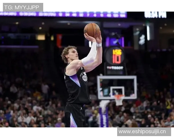 文班缺阵球队表现出色哈珀称他复出后将助力球队无敌状态