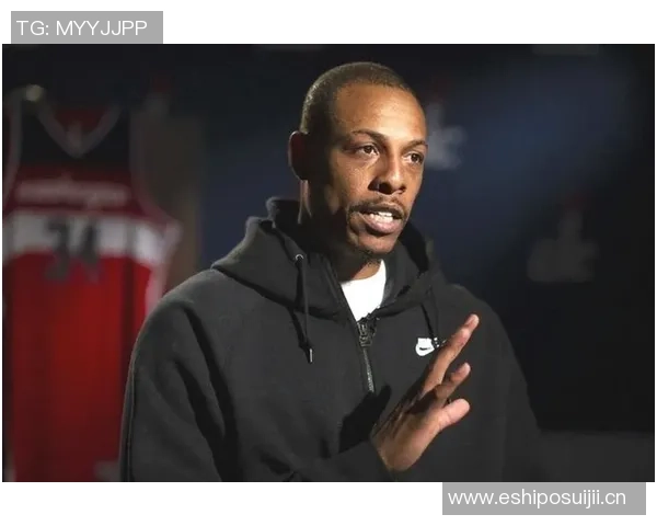 女主持与皮尔斯默契合作皮尔斯直言不愿与他人共做播客