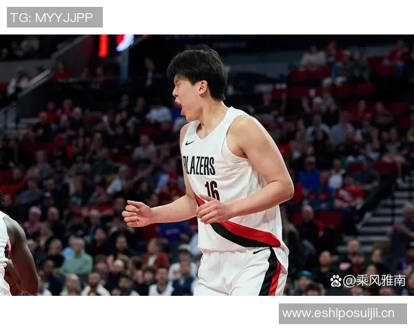 杨瀚森禁区内如壁垒般坚固原地起跳封盖对手上篮展现绝佳防守技巧