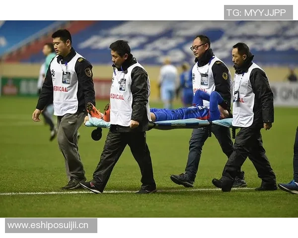 阿苏埃因伤退场被担架抬走米内罗时隔四个月重返赛场 阿苏埃因伤退场被担架抬走米内罗时隔四个月重返赛场